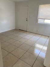 11914 Wilmington Ave, Unit D in Los Angeles, CA - Building Photo - Building Photo