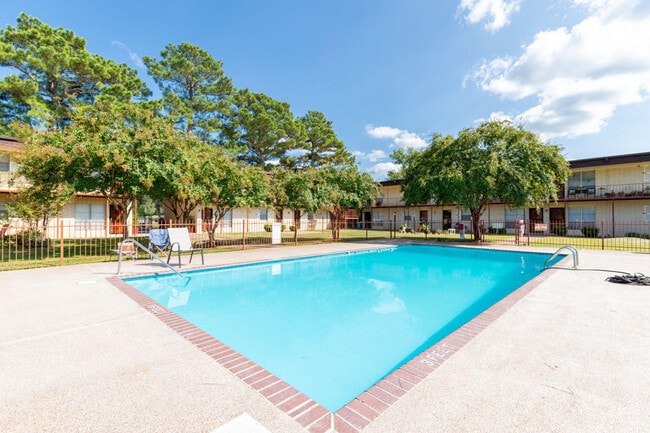 Courtyard Off the Square Apartments