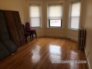 17-19-19 Washington St S in Malden, MA - Foto de edificio - Building Photo