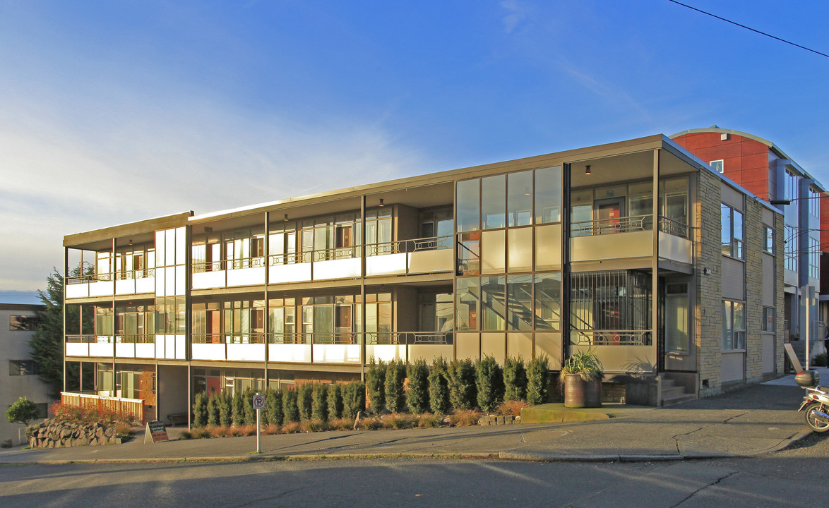 Capitol Crest Apartments in Seattle, WA - Building Photo