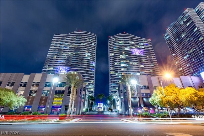 4575 Dean Martin Dr in Las Vegas, NV - Building Photo - Building Photo