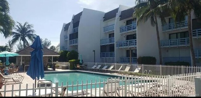 11000 S Ocean Dr in Jensen Beach, FL - Foto de edificio - Building Photo