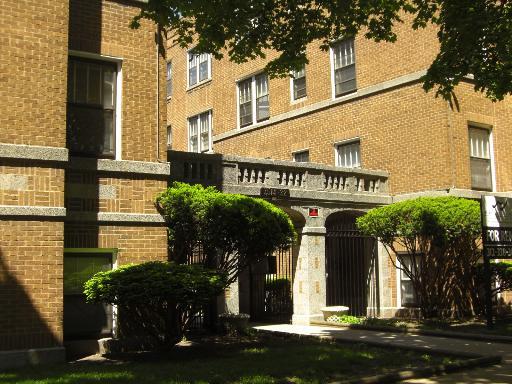 property at 7522 N Hoyne Ave