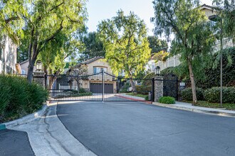 Enclave Townhomes in San Pedro, CA - Building Photo - Building Photo