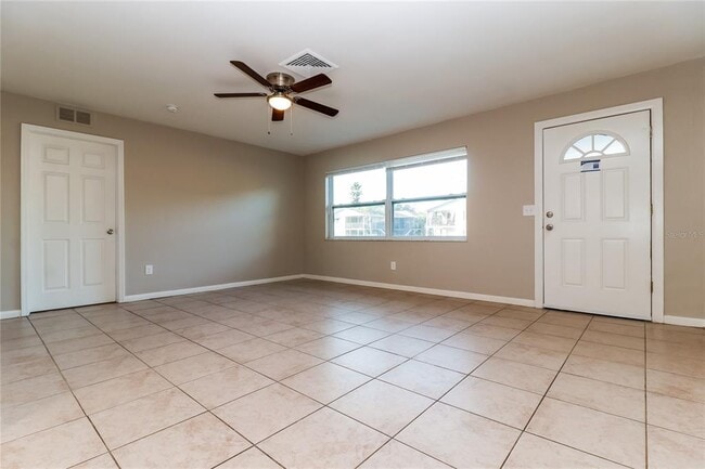 1429 Spring Ln in Clearwater, FL - Foto de edificio - Building Photo