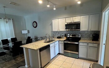 1737 Royal Ridge Dr in Davenport, FL - Building Photo - Building Photo