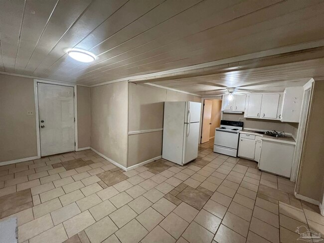 1036 Hawthorn Dr in Pensacola, FL - Building Photo - Building Photo