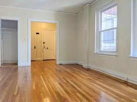 1 Craigie St, Unit 36 in Cambridge, MA - Building Photo - Building Photo