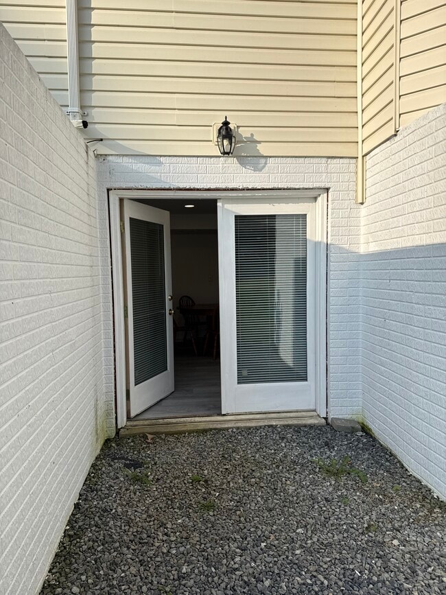 1042 Laurel Grove Rd, Unit Luxury Apartment for rent in Winchester, VA - Building Photo - Building Photo