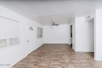 2690 N 43rd Ave in Phoenix, AZ - Building Photo - Building Photo