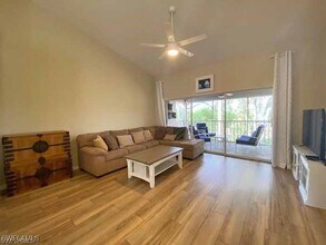 3785 Fieldstone Blvd in Naples, FL - Building Photo - Building Photo