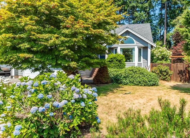 1400 SW Islander Ln in Oak Harbor, WA - Building Photo - Building Photo