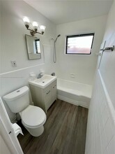 903 NE 7th St, Unit 1 in Hallandale Beach, FL - Building Photo - Building Photo