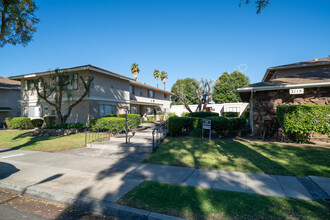 3109-3115 Quartz Ln in Fullerton, CA - Foto de edificio - Primary Photo