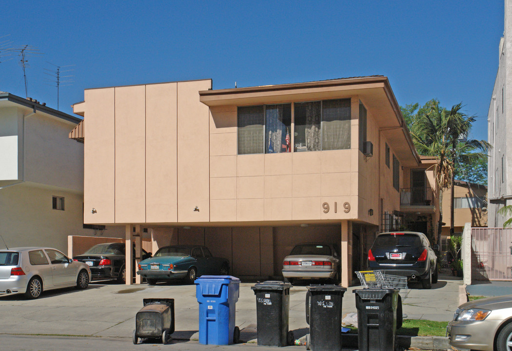 919 S Sherbourne Dr in Los Angeles, CA - Building Photo