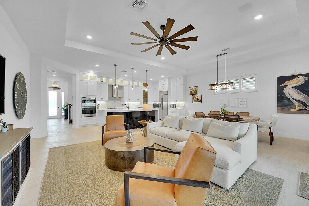 15763 Longboat Key Dr in Westlake, FL - Building Photo