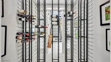 739 5th Ave N in Naples, FL - Building Photo - Building Photo