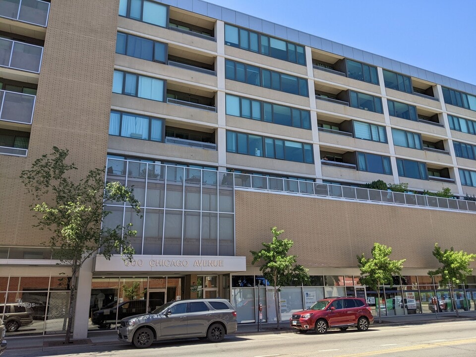 900 Chicago Ave in Evanston, IL - Building Photo