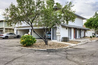1377 Lorilyn Ave in Las Vegas, NV - Foto de edificio - Building Photo