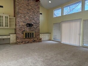 5205 Rustle Leaf Dr in Arlington, TX - Foto de edificio - Building Photo