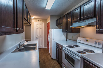 Manor Park Apartments in Memphis, TN - Building Photo - Interior Photo