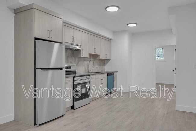 3576 Silver Wy in West Kelowna, BC - Building Photo - Building Photo