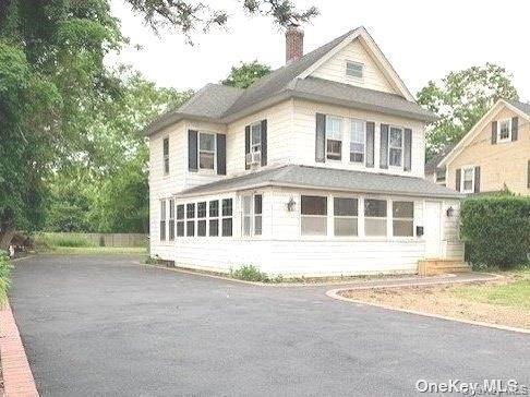 75 Foster Ave in Sayville, NY - Foto de edificio