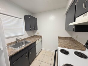 1530 Live Oak Dr in Tallahassee, FL - Building Photo - Building Photo