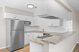6200 Stockdale Hwy in Bakersfield, CA - Building Photo - Building Photo
