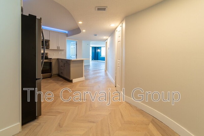 400 E Colonial Dr in Orlando, FL - Building Photo - Building Photo