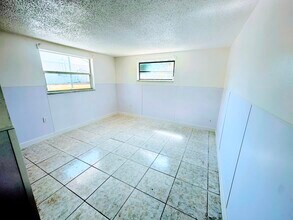 8341 Wilkins St in Port Richey, FL - Foto de edificio - Building Photo