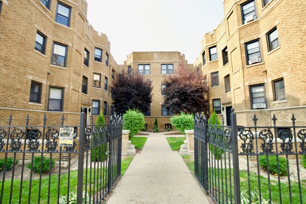 632 W Stratford in Chicago, IL - Building Photo