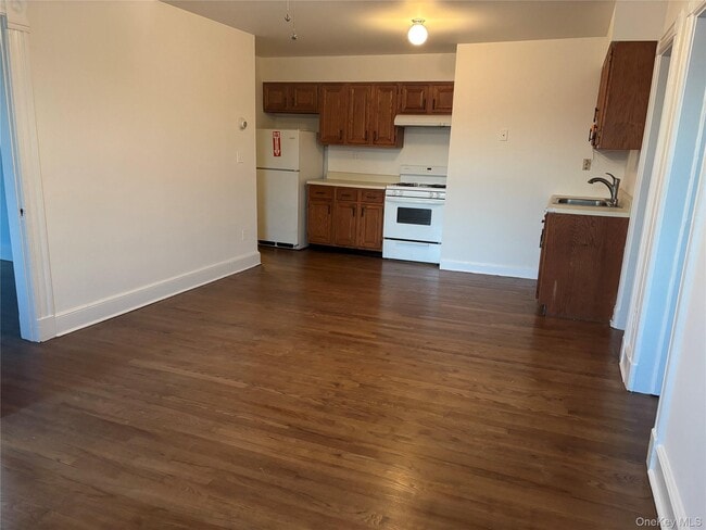 34 S Main St in Pearl River, NY - Building Photo - Building Photo