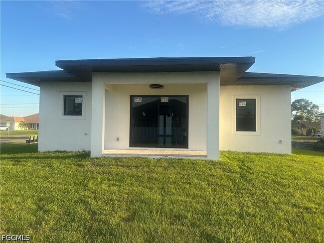 2801 SW Embers Terrace in Cape Coral, FL - Building Photo - Building Photo