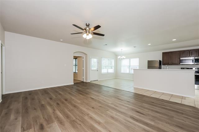 1037 E Powell Ave in Fort Worth, TX - Building Photo - Building Photo