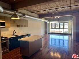 530 S Hewitt St in Los Angeles, CA - Building Photo