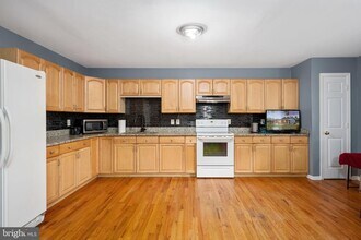 57 Ringgold Rd in Fredericksburg, VA - Foto de edificio - Building Photo