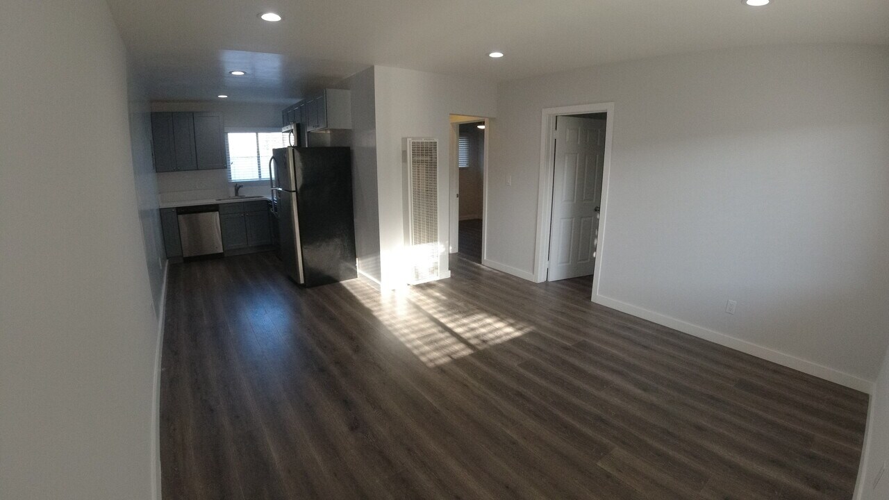 2727 Abbot Kinney Blvd in Venice, CA - Building Photo