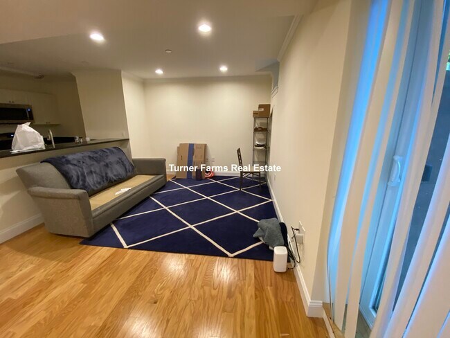 16 Chauncy St, Unit C in Cambridge, MA - Foto de edificio - Building Photo