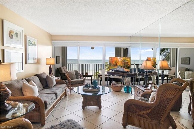 3443 Gulf Shore Blvd N