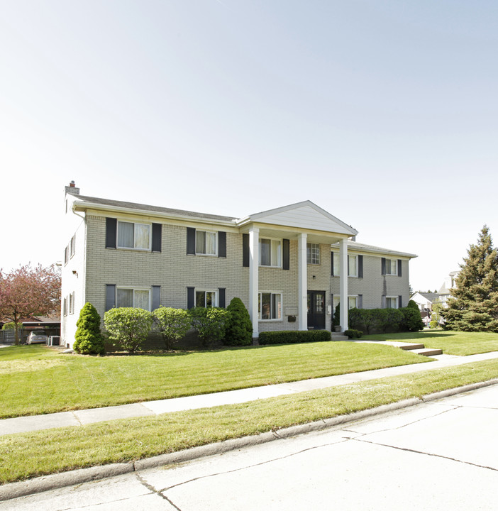 Montrose Manor in Royal Oak, MI - Foto de edificio