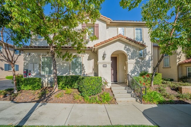 372 Cardinal Ln in Upland, CA - Foto de edificio - Building Photo