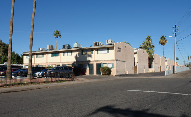 Tracey Condominiums (por) in Glendale, AZ - Foto de edificio - Building Photo