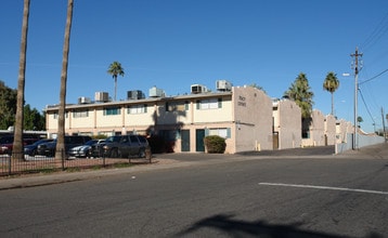 Dobbins Place in Glendale, AZ - Building Photo - Building Photo