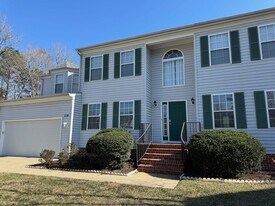 110 Bugle Ct in Yorktown, VA - Building Photo