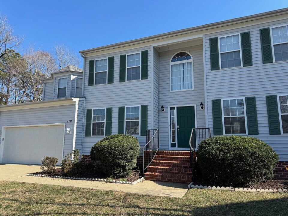 110 Bugle Ct in Yorktown, VA - Building Photo