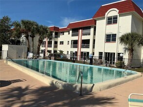 1860 Massachusetts Ave NE in St. Petersburg, FL - Building Photo - Building Photo