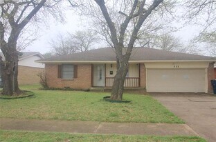 802 Sequoia Dr in Lancaster, TX - Building Photo