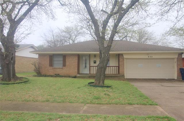 802 Sequoia Dr in Lancaster, TX - Building Photo