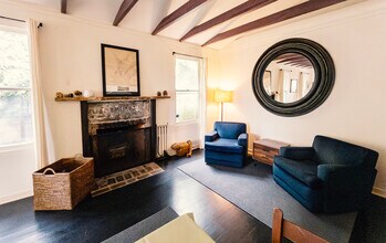 8540 Ridpath Dr in Los Angeles, CA - Building Photo - Building Photo